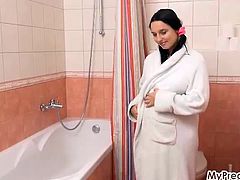 Pregnant Alyssa Orgasms in the Shower!