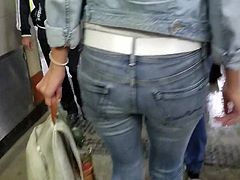 Young woman wriggle ass in tight jeans