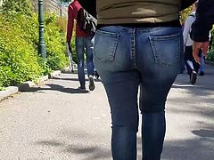 Hot MILF's ass in Karlovy Vary