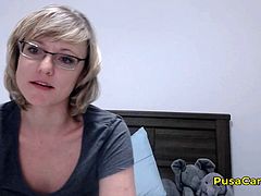 US Short Hair MILF With Glasses Squirting Orgasm