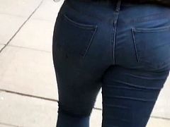 Ebony ass in jeans