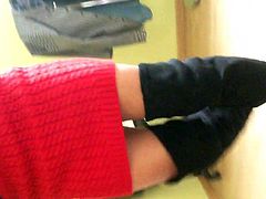 Trave en jupe rouge et cuissardes suite
