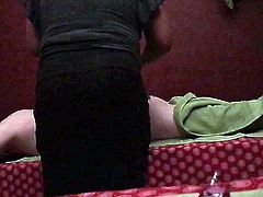 Thai massage turns HOT after she gets horny