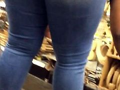 Ebony bubble ass in jeans bending 2