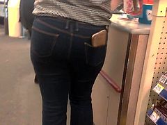 BuBBLe BuTT LaTina in TiGhT Jeans with CeLLy in PockeT