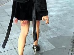 Frau Luna walking video