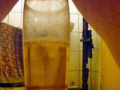 Eigene Pisse trinken auf dem Klo.MTS