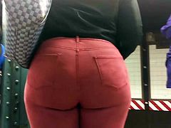 Ebony Teen Booty in Red Jeans