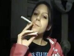 Elizbeth Marlboro Red 100s webcam again