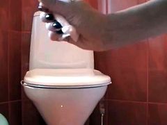 toilet big pissing in her sanitary pad
