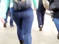 Round ass in the subway