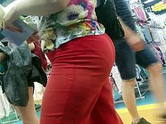 Nice ass milfs in red pants