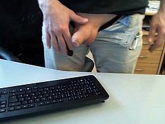 Beim Arbeiten im Buero geil geworden