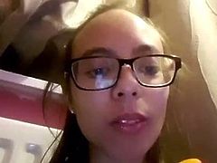 teen sucks Icepop in webcam