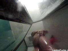 London Keyes's sexy shower solo