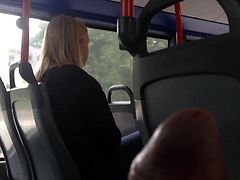 Im Bus neben ihr wixen ...