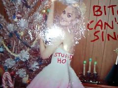 Gwen Stefani defaced and pissed on
