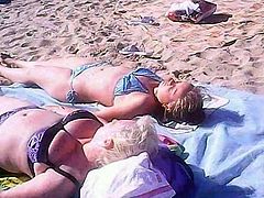 Voyeur on beach! Amateur Mature big tits!