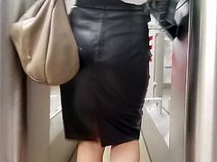 http://img1.xxxcdn.net/0s/ih/w1_leather_skirt.jpg