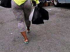 Huge Donk BBW Ebony in colored leggings