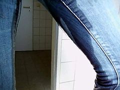 http://img1.xxxcdn.net/0s/rf/oc_piss_jeans.jpg