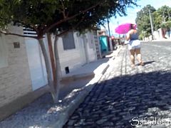 Gordinha Loira andando na rua (WHITE BIG ASS IN STREETS)