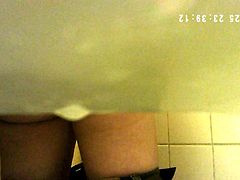 Spycam aux toilettes 31