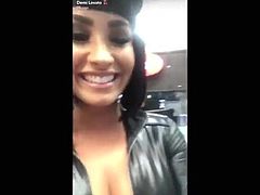 Demi lovato policiere sexy 1