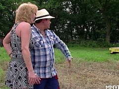Tractor driver fucks mature country hooker Frosys in the field
