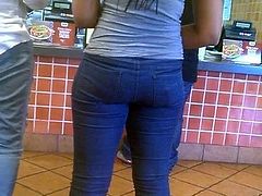 Nice ebony ass in jeans
