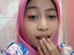 Pretty hijab tudung jilbab girl masturbate in the shower 3