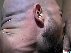 Muscle homo oral stimulation sex with spunk flow