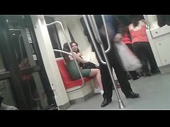 lindas lesbianas en el metro
