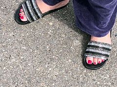 Arabic Chick Red Toes