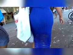 Rabuda de vestido azul