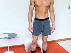 Hot muscular jock Tyler showing his manly feet in front of the camera just for your eyes! He hopes that you will cum hard while watching him!