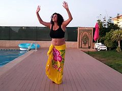 http://img1.xxxcdn.net/0q/jq/5k_arab_dance.jpg