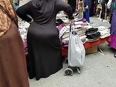 Big big arabic ass.