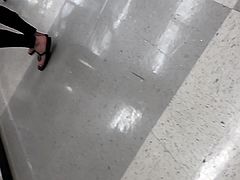 PERFECT COLLEGE BABE TOES SHOPPING