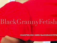 http://img4.xxxcdn.net/0w/j3/uk_black_granny.jpg