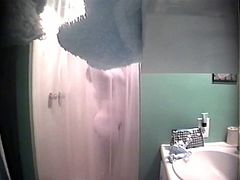 Great Body Woman in Shower-Hidden Cam Clip