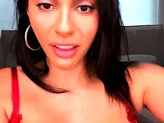 Brunette Solo Webcam Masturbation