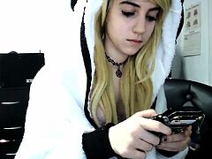 Amateur Blonde Teen Plays Solo with Toy Webcam Porn