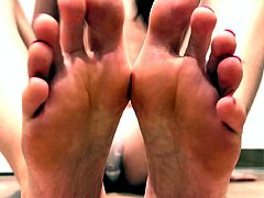 Two incredible Latin babes in foot fetish action